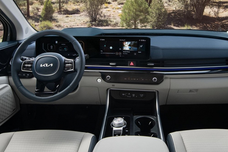 В России начали продавать Kia Carnival 2025 с гарантией 2 года и экономичным 245-сильным мотором, цена — на уровне «китайцев»